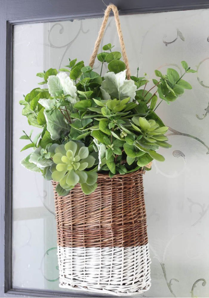 DIY Spring Basket for Spring decorating.