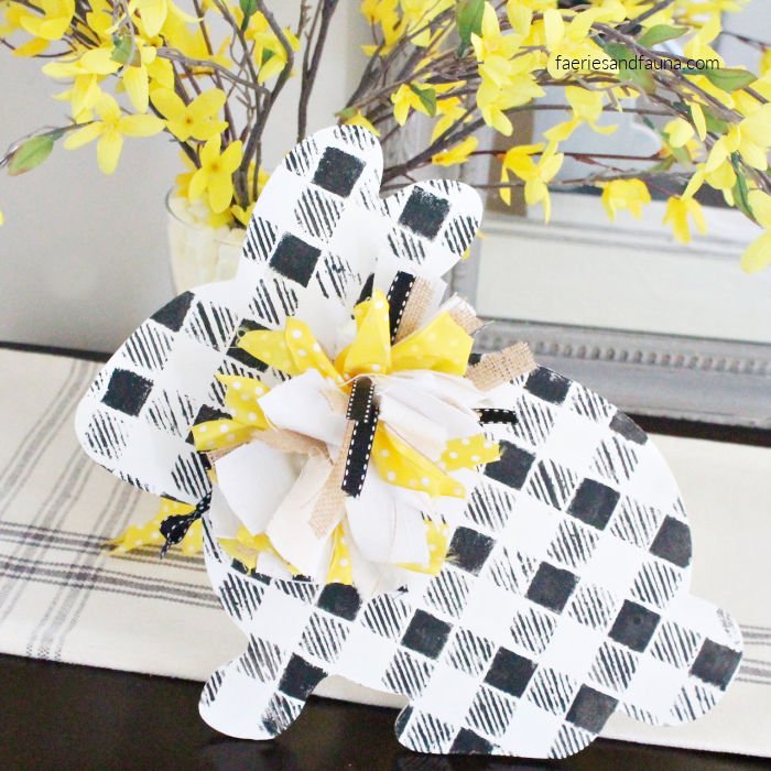 Easy to make DIY messy bow in made with ribbon and fabric strips