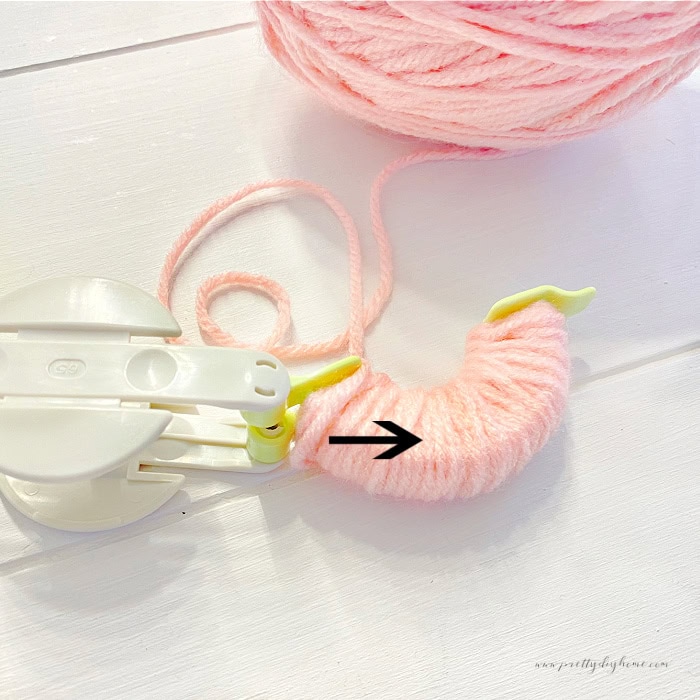 How to wrap the yarn in different directions on a pom pom maker.