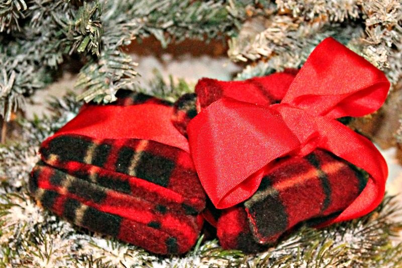 DIY hand warmers, an easy Christmas craft and perfect stocking stuffer.