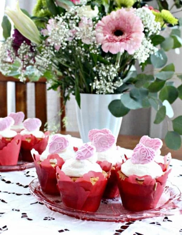 Gran Marnier Valentine Cupcakes 2018 White cupcake recipe with cranberries and gran marnier icing