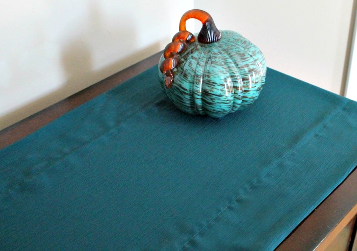 A plain and easy to sew DIY table runner, perfect for adding layers to your fall themed decorations