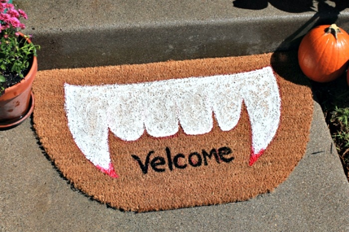 Adorable Halloween mat for the front porch that says Velcome. DIY Halloween front porch ideas, Halloween porch displays, DIY Halloween yard decorations, DIY Halloween front porch ideas, DIY Halloween front door decorations,