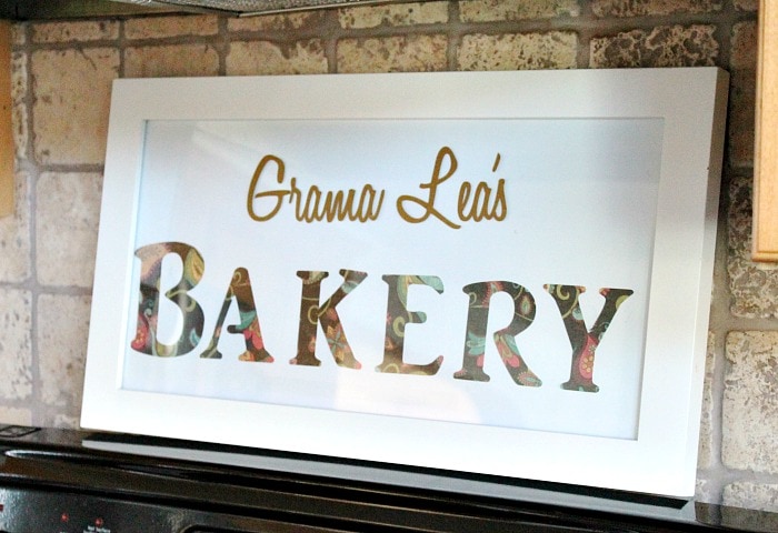 A personalized DIY Farmhouse style sign for the kitchen that says Bakery. farmhouse kitchen, farmhouse style kitchen, farm style kitchen,farmhouse kitchen accessories