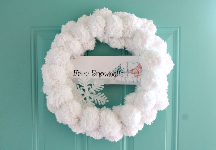 DIY Christmas Wreath, Making Pom Poms, Snowball, DIY Wreath, Snowball Door Decorations, Snowball Wreath