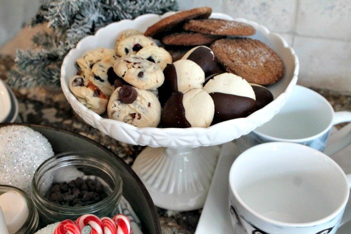 https://prettydiyhome.com/wp-content/uploads/2017/12/Hot-chocolate-bar-cookies.jpg