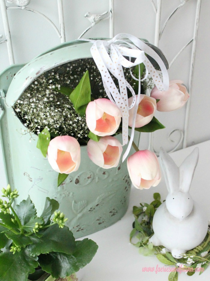 Tulip Arrangement Ideas, flower arrangement images, easy florist, tulip flower, tulip flower arrangements, easy flowers, pink tulips, white tulips, diy spring flower arrangements, spring flowers, flower decoration,