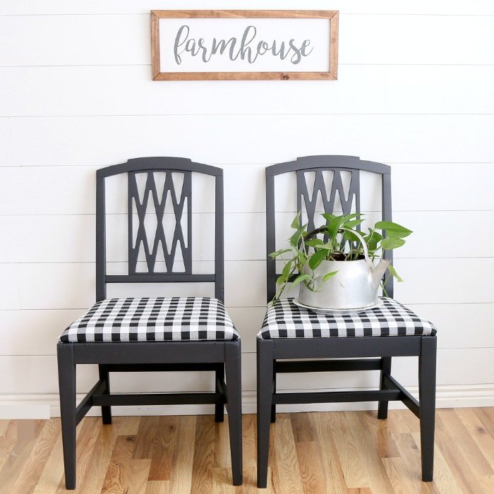 Black and white dining room chair makeover.