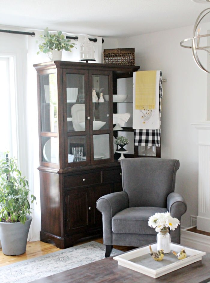 How to Organize a China Cabinet in the Living Room Idea