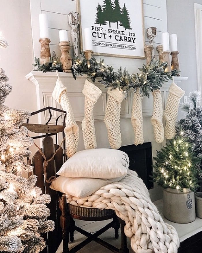 How to Style a Christmas Tree - Swoon Worthy