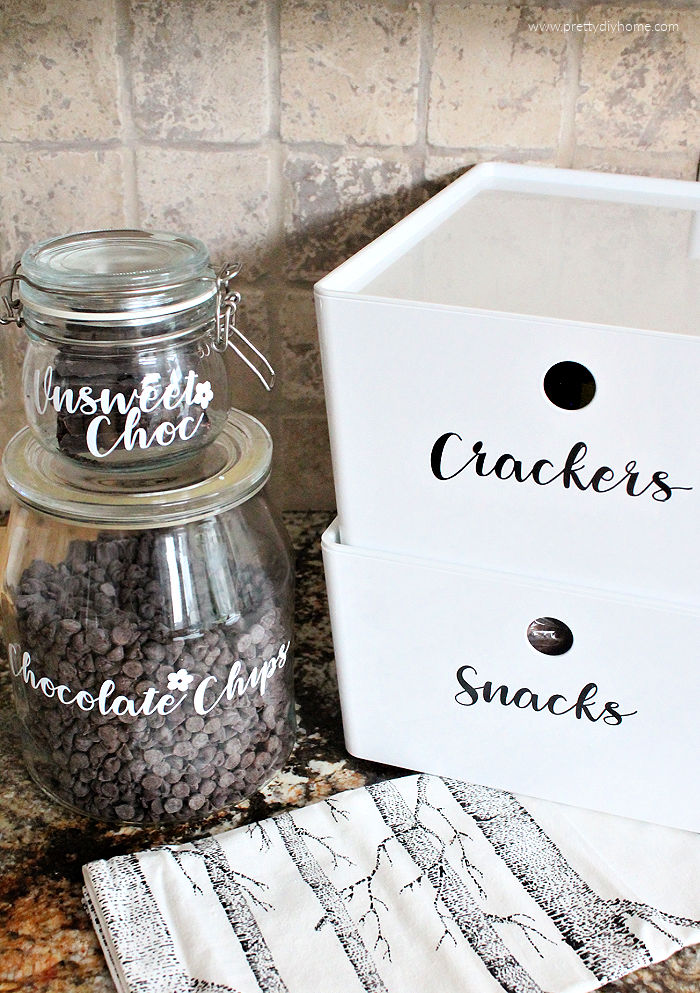 DIY SPICE JAR LABELS WITH CRICUT  Pantry Organization Labels // diy  aesthetic kitchen organization 