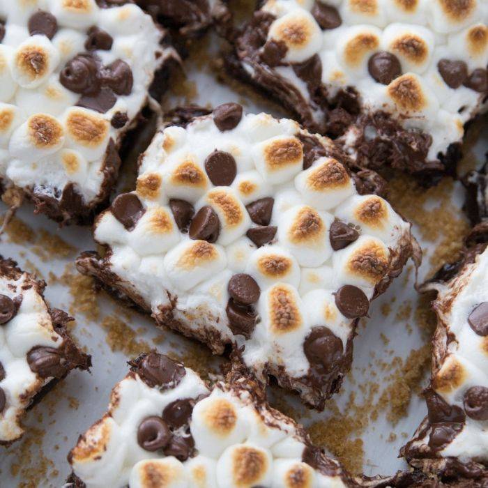 A tray of S'mores brownies with a coating of toasted marshmallow and chocolate chips.