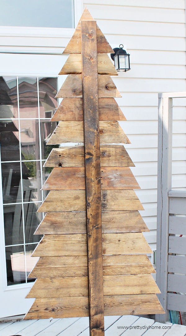 DIY Pallet Christmas Trees for Outdoors - Pretty DIY Home