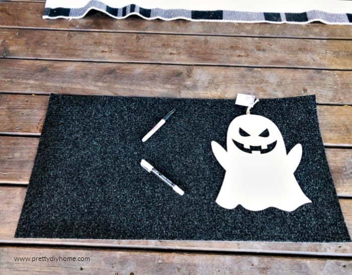 How to Make a Cute Painted Ghost Halloween Doormat For $10!