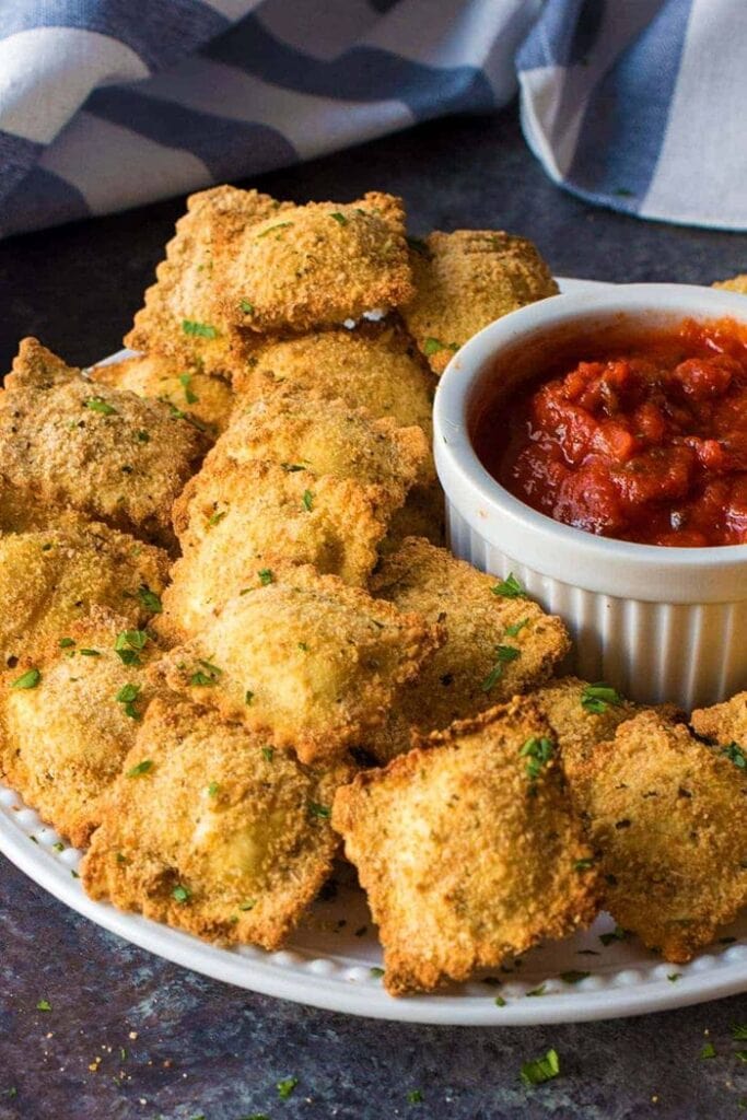 Golden, crispy baked ravioli coated in seasoned breadcrumbs and Parmesan cheese, served with marinara dipping sauce.